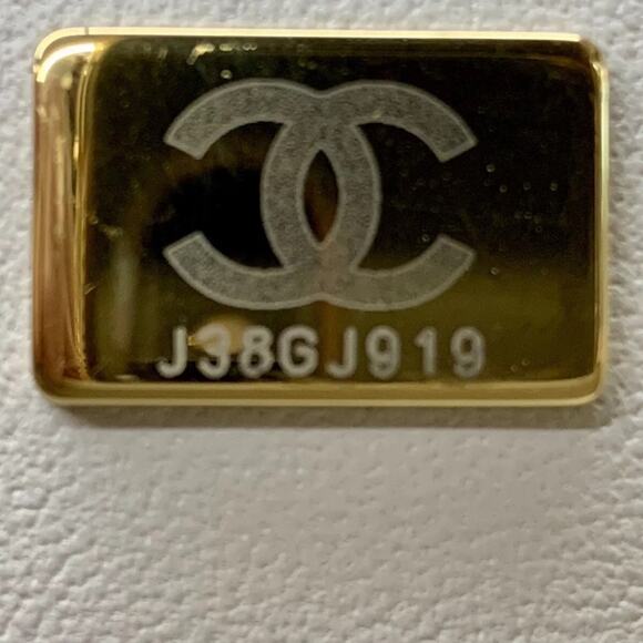 CHANEL Purse Medium Boy Chanel Chain Shoulder Bag Pearl White Quilted + Receipt - Picture 11 of 12